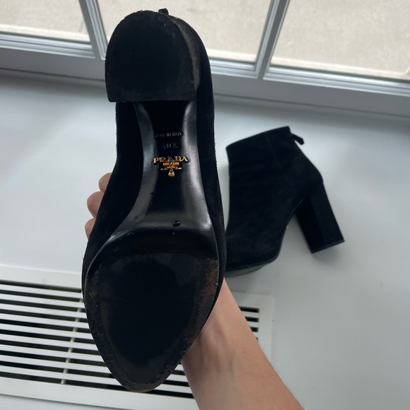 Too big for me… They are a 40 1/2 …Great Winter PRADA Booties ❤️ - Picture 4 of 8